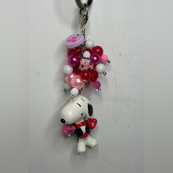 Peanuts Handbags - Valentine’s Day Snoopy Peanuts Beaded Keychain/Bag Charm